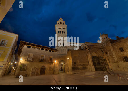 Santa Maria de Mediavilla Cattedrale e campanile (avviato in 12 sec.) in stile romanico e stile mudéjar. Teruel. Aragona. Spagna Foto Stock