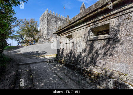 Lanhoso castello medievale e di Nossa Senhora do Pilar Santuario. Povoa de Lanhoso, Portogallo Foto Stock