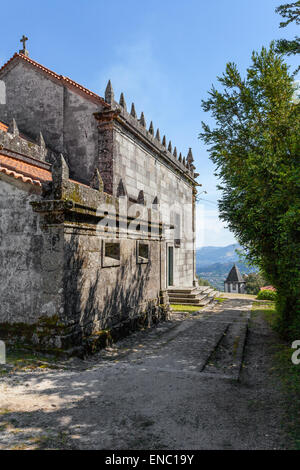 Santuario di Nossa Senhora do Pilar. Costruita con le pietre del vicino castello, che è collegato alla indipendenza portoghese. Foto Stock