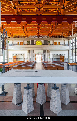 Sao Bento da Porta Aberta Santuario. La Cripta navata visto dall'altare. Papa Francesco promosso la Chiesa Santuario della Basilica. Foto Stock