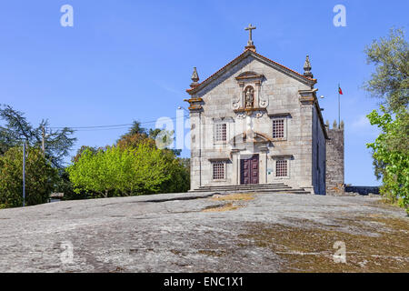 Santuario di Nossa Senhora do Pilar. Costruita con le pietre del vicino castello, che è collegato alla indipendenza portoghese. Foto Stock