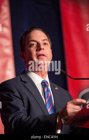 Comitato Nazionale Repubblicano Presidente Reince Priebus risolve una folla di persone raccolte per la XLVIII annuale elefante in argento a cena il 1 maggio 2015 a Columbia nella Carolina del Sud. L'evento onorato Priebus e ha visto la partecipazione di diversi candidati presidenziali. Foto Stock