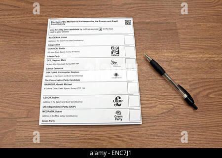 Epsom Surrey, Inghilterra, Regno Unito. Il 2 maggio 2015. Voti postali per le elezioni parlamentari nel quartiere di Epsom and Ewell, dovranno arrivare presso il municipio di 10pm giovedì 7 maggio . Chris Grayling la corrente MP sarà in piedi come candidato per il Partito Conservatore lungo con i candidati per altri sei partiti politici. Credito: Julia Gavin UK/Alamy Live News Foto Stock