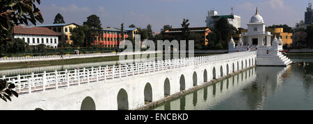 La Queens stagno a Rani Pokhari tempio, noto anche come Nhu Pukhu, città di Kathmandu, Nepal, Asia. Foto Stock