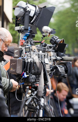 I mondi Media raccogliere al di fuori del Lindo ala del St Mary's Hospital dove la Duchessa di Cambridge ha dato nascita a una principessa Foto Stock