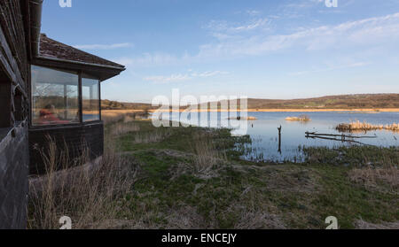 Persone in osservazione nasconde in Leighton Moss RSPB riserva, Lancashire, Inghilterra, Regno Unito Foto Stock