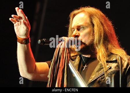 Pilsen, Repubblica Ceca. Il 1 maggio, 2015. John Roy Van Zant di Lynyrd Skynyrd esegue in Pilsen, Repubblica Ceca, 1 maggio 2015. © Pavel Nemecek/CTK foto/Alamy Live News Foto Stock