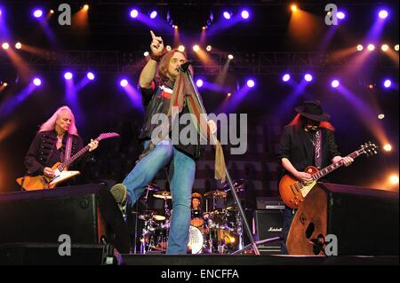 Pilsen, Repubblica Ceca. Il 1 maggio, 2015. John Roy Van Zant di Lynyrd Skynyrd esegue in Pilsen, Repubblica Ceca, 1 maggio 2015. © Pavel Nemecek/CTK foto/Alamy Live News Foto Stock