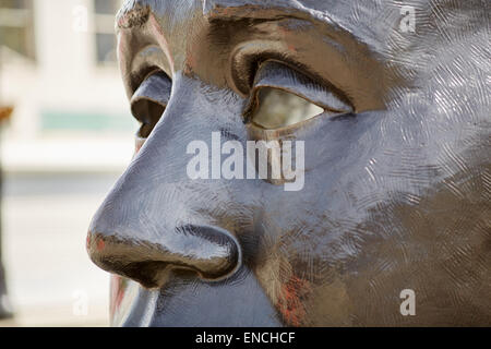 Atlanta in Georga USA Immagine: "Attraverso i suoi occhi' statua su Auburn Ave. e Fort San statua di John Wesley Dodds. Dobbs è stato Foto Stock