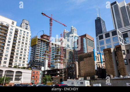 Chicago Illinois, Near North Side, zona del centro, skyline, grattacieli, gru da cantiere, nuovo, nuovo, in costruzione, cantiere, John Hancock Center, torre, IL1409 Foto Stock