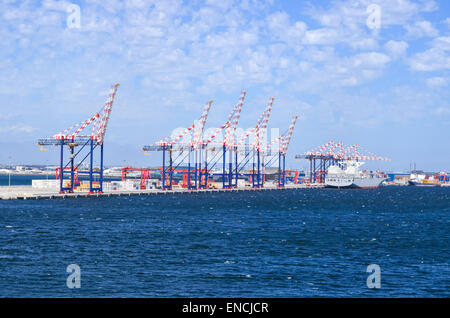 Gru nel terminale per container dal porto di Città del Capo, Sud Africa Foto Stock