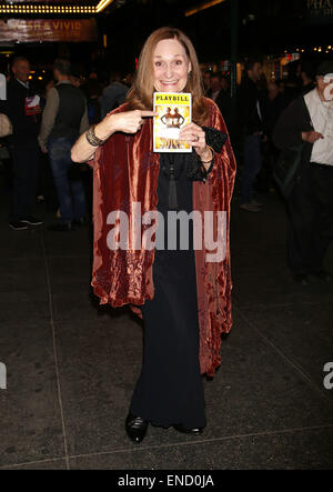 La prima anteprima di Broadway di lato mostra al St. James Theatre - Arrivi con: Beth Grant dove: New York New York, Stati Uniti quando: 29 Ott 2014 Foto Stock