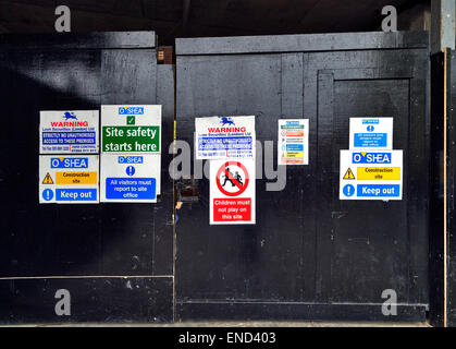 Costruzione di sviluppo del sito avvisi di allarme, Paddington Street, Marylebone, London, England, Regno Unito Foto Stock