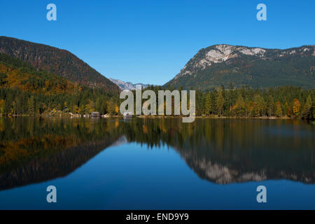 Autunno a Ödensee con vista Rötelstein, Stiria, Austria Foto Stock