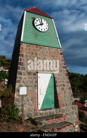 St Barth, St. Barths, Saint-Barthélemy, French West Indies, Antille francesi, dei Caraibi: lo svedese della Torre dell'orologio e il Campanile nel centro di Gustavia Foto Stock