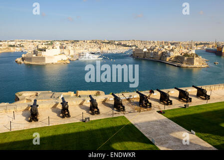 La vista su Birgu e yacht marina, Birgu, Malta Foto Stock