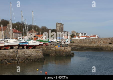 San Serf e torre Dysart harbour Fife Scozia Aprile 2015 Foto Stock