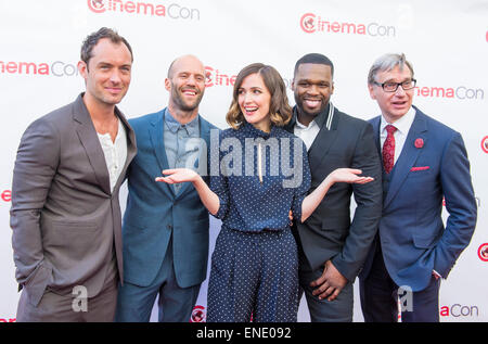 (L-R) Jude Law, Jason Statham, Rose Byrne, Curtis "50 Cent" Jackson e Paul Feig assiste il 2015 CinemaCon di Las Vegas Foto Stock