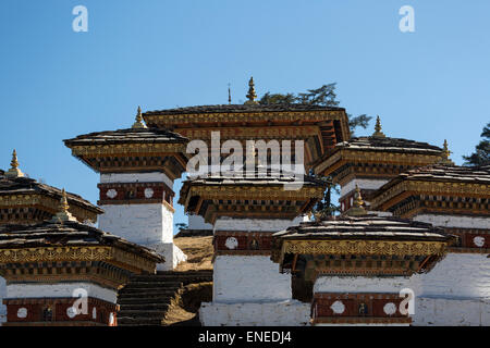 Druk Wagnyal chortens (stupa) a Dochula pass, Bhutan, Asia Foto Stock