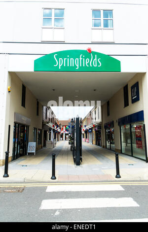 Uscita di Springfields shopping center entrata segno negozi i negozi città Spalding Lincolnshire UK Inghilterra Foto Stock