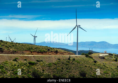 Le turbine eoliche sulla cresta della montagna, Peloponneso, Grecia Foto Stock