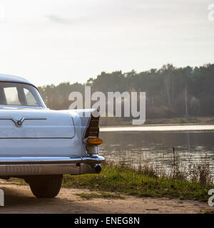 Vecchio retrò o vintage auto o automobile retro con retro luce o luce di posizione Foto Stock