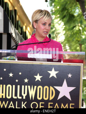 Kaley Cuoco riceve i 2,532nd stella sulla Hollywood Walk of Fame con: Kaley Cuoco dove: Los Angeles, California, Stati Uniti quando: 29 Ott 2014 Foto Stock