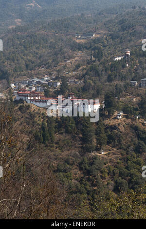 Lunga vista di Trongsa Dzong, Trongsa, Bhutan Centrale, Asia Foto Stock