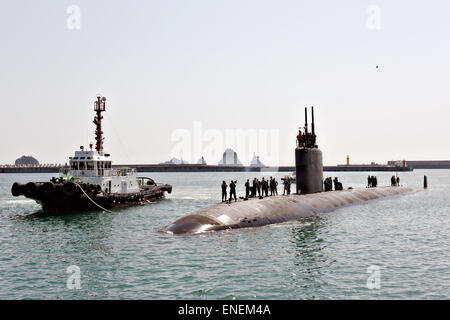 Stati Uniti Navy Los Angeles-classe attacco rapido sommergibile USS Pasadena arriva per una visita porta Maggio 1, 2015 in Busan, Corea del Sud. Foto Stock