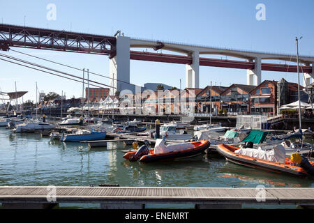 Santo Amaro approda a Alcantara Mar in Lisbona - Portogallo Foto Stock