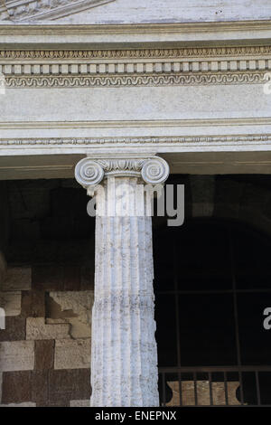 L'Italia. Roma. Il Tempio di Portunus. Dedicato al dio Portunus. Ordine ionico. Foro Boario. I secolo A.C. Repubblica era. Dettaglio Foto Stock