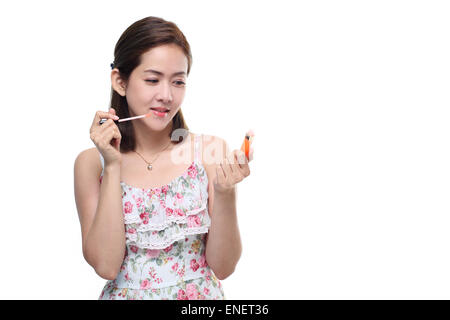 Donne Asian sorridenti con labbra gloss isolati su sfondo bianco. Bella fresca giovani asiatici modello femminile. Foto Stock