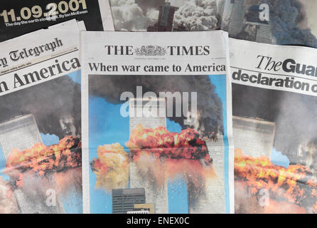 Giornali Britannici in seguito agli attacchi terroristici contro gli Stati Uniti dell'11 settembre 2001. Foto Stock