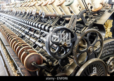 La filatura del cotone attrezzature presso il Museo Industriale di Bradford, Yorkshire, Regno Unito Foto Stock