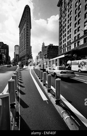 AJAXNETPHOTO. NEW YORK CITY, NY, Stati Uniti d'America. - FLATIRON BUILDING a intersezione tra la Broadway e la 5° Avenue. Foto:JONATHAN EASTLAND/AJAX REF:3547 15 19A Foto Stock