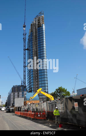 Il Lessico alto appartamento di lusso torre in fase di completamento a 261 City Road nel quartiere di Islington, Londra EC1V REGNO UNITO KATHY DEWITT Foto Stock