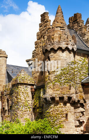 Vecchie torri e mura di Lowenburg, Kassel in Germania Foto Stock