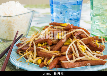 Hawaiian stir fry fatta con lo spam e di germogli di soia Foto Stock