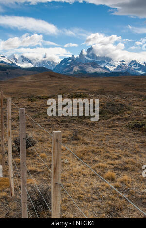 Il monte Fitz Roy massiccio, parco nazionale Los Glaciares, Santa Cruz Patagonia Argentina Foto Stock