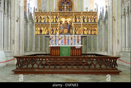 Incoronazione della Vergine altare del XV secolo e la chiesa di Santa Maria, Stralsund, Meclemburgo-Pomerania Occidentale, Germania Foto Stock