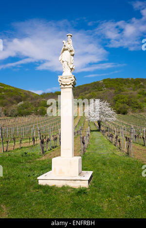 Edicola della Madonna con Bambino del 1710, Donnerskirchen, Leitha montagne, Burgenland settentrionale, Burgenland, Austria Foto Stock