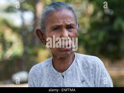 Rohingya vecchia donna, Thandwe, Myanmar Foto Stock