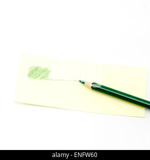 Matita verde isolato su sfondo bianco Foto Stock