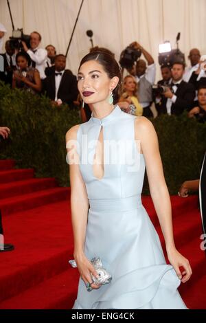 New York, Stati Uniti d'America . Il 4 maggio, 2015. Modello Lily Aldridge assiste il Costume 2015 Istituto beneficio di gala per celebrare la mostra " Cina: attraverso il Looking Glass' presso il Metropolitan Museum of Art di New York, USA, il 04 maggio 2015. Foto: Hubert Boesl/dpa/Alamy Live News Foto Stock