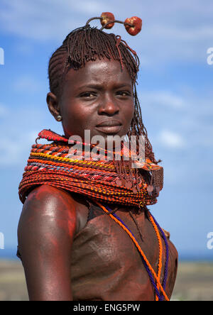 Turkana tribù donna con enormi collane ed orecchini, Lago Turkana, Loiyangalani, Kenya Foto Stock