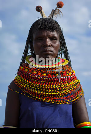 Turkana tribù donna con enormi collane ed orecchini, Lago Turkana, Loiyangalani, Kenya Foto Stock