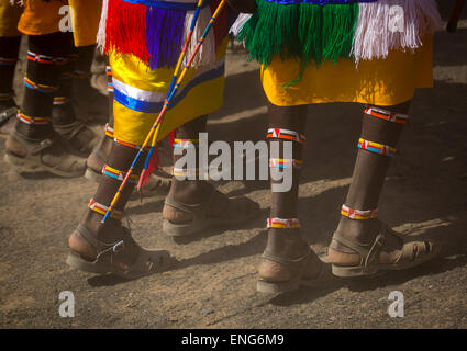 Tribù Rendille Warriors piedi, Lago Turkana, Loiyangalani, Kenya Foto Stock