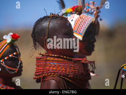 Rendille e Turkana tribù ballare insieme durante un festival, Lago Turkana, Loiyangalani, Kenya Foto Stock