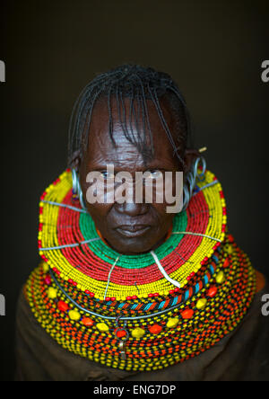 Turkana tribù donna con enormi collane ed orecchini, Lago Turkana, Loiyangalani, Kenya Foto Stock