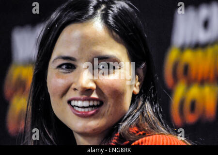 L'attrice Katrina diritto, meglio conosciuto per la riproduzione il carattere "ira' in Spartacus: Guerra dei Dannati Foto Stock